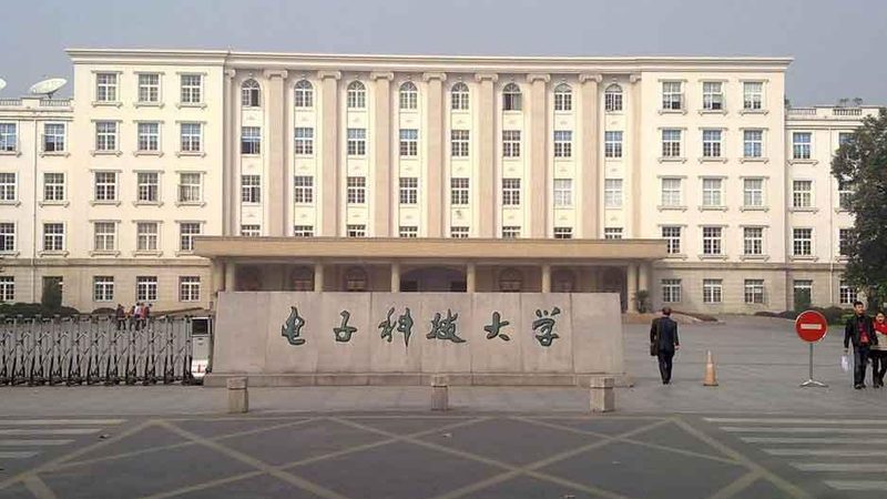 PCB打样材质选择：揭秘不同材质的优缺点与应用场景